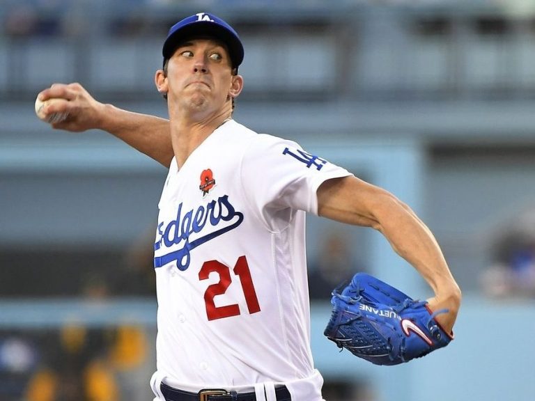 Walker Buehler, blessé des Dodgers, lance à nouveau … au golfeur Jon Rahm