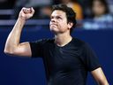 Milos Raonic du Canada célèbre après avoir battu Frances Tiafoe des États-Unis à l'Omnium Banque Nationale au stade Sobeys le 7 août 2023.