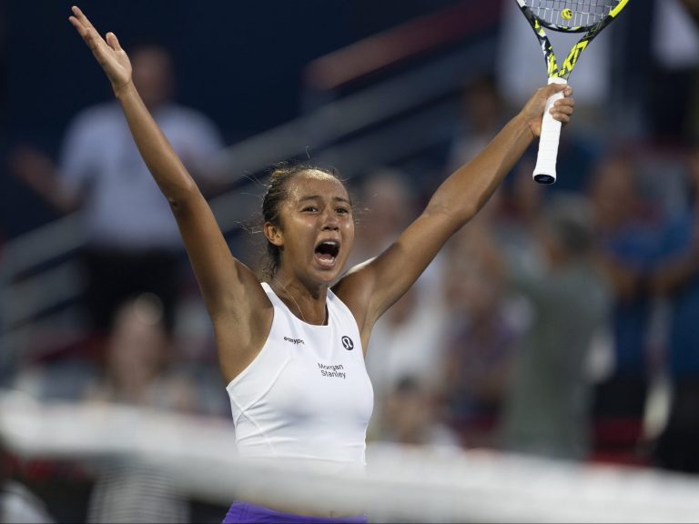 La Canadienne Leylah Fernandez surprend Haddad Maia pour atteindre les huitièmes de finale à Montréal