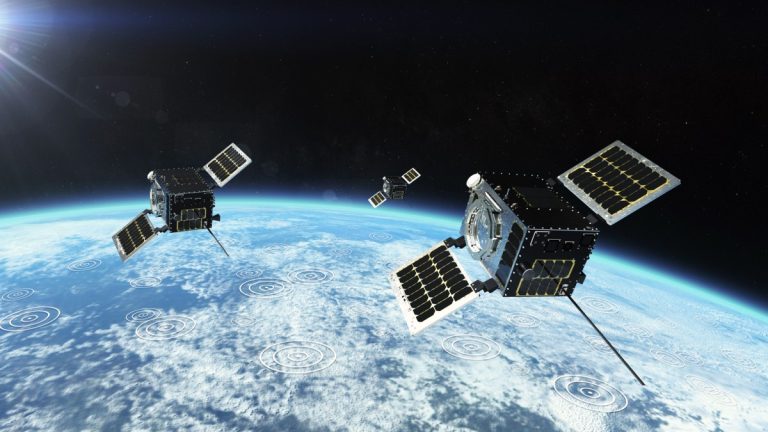 Les propulseurs « irréparables » et l’activité solaire poussent 3 satellites HawkEye 360 ​​vers des orbites plus basses