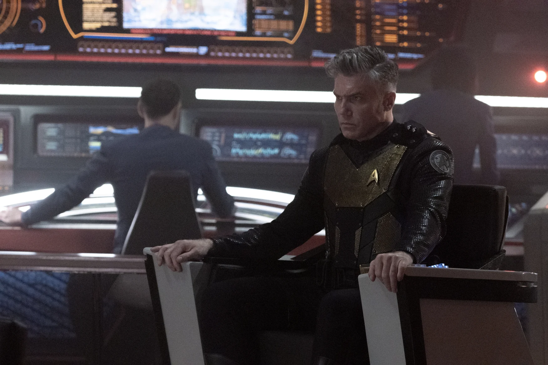 LR Ethan Peck dans le rôle de Spock et Anson Mount dans le rôle du capitaine Pike dans Star Trek : Strange New Worlds en streaming sur Paramount+, 2023. Crédit photo : Michael Gibson/Paramount+