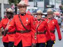 Des membres de la GRC lors d'un défilé de la fête du Canada à Montréal, le samedi 1er juillet.