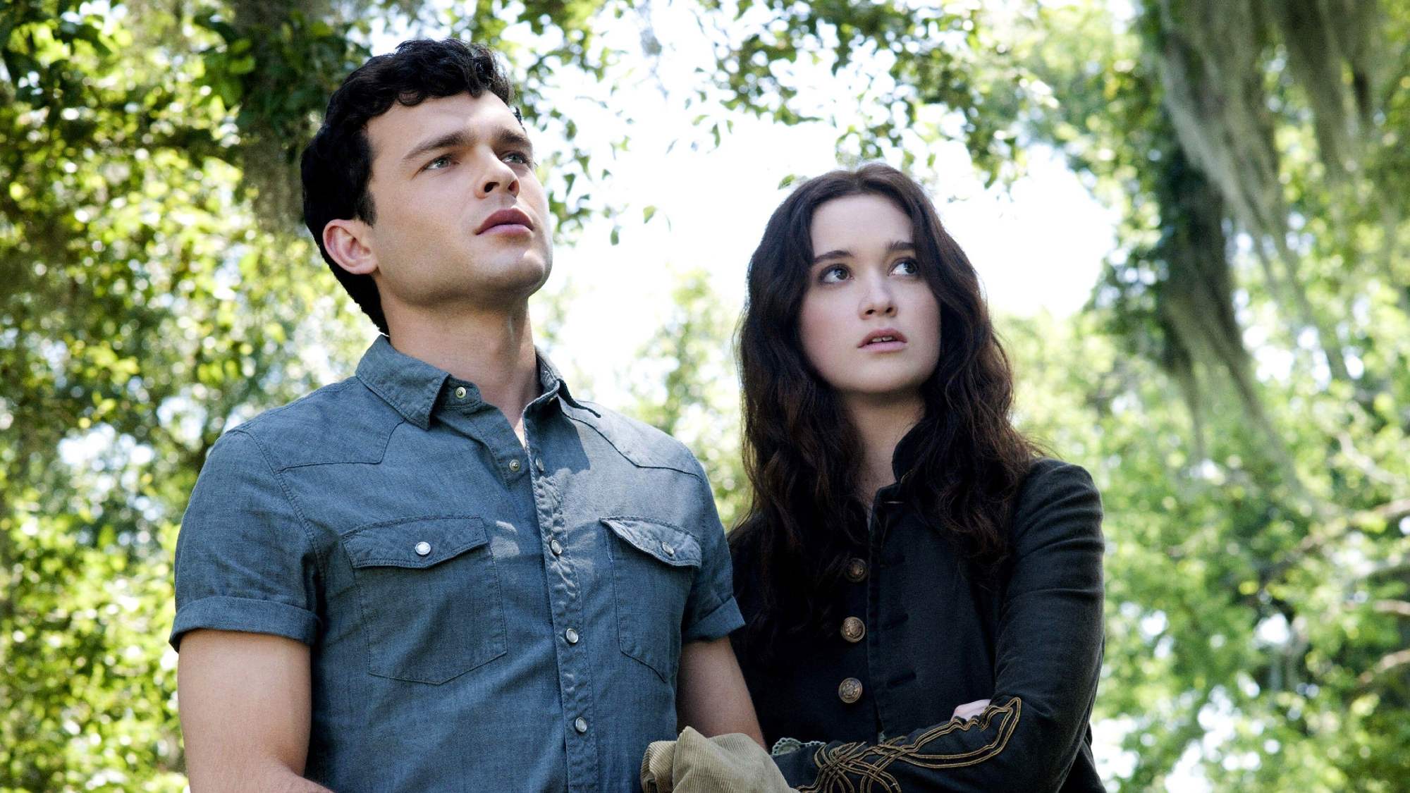 Alden Ehrenreich et Alice Englert dans Beautiful Creatures