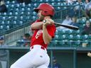 Max Murphy des Winnipeg Goldeyes effectue un lancer lors du match de son équipe contre les Lincoln Saltdogs le 9 août 2023 au Shaw Park de Winnipeg.