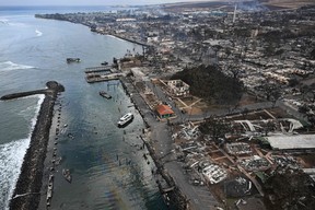 bâtiments incendiés dans la ville historique de Lahaina