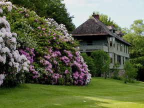 Naulakha, également connue sous le nom de Rudyard Kipling House, est située sur Kipling Road à Dummerston, Vt. (Kelly Fletcher/Rudyard Kipling House)