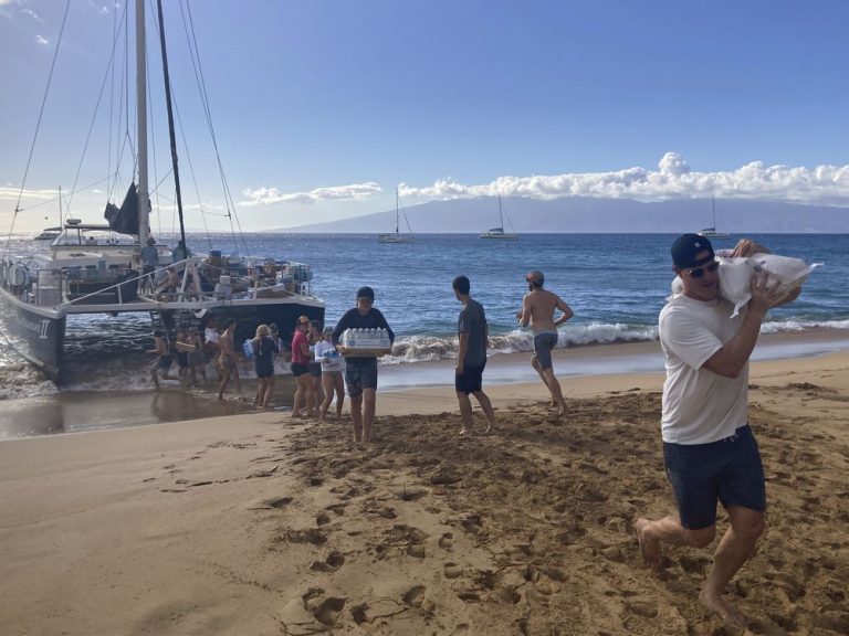 Les églises d’Hawaï offrent des prières pour les morts et les disparus après les incendies dévastateurs de Maui