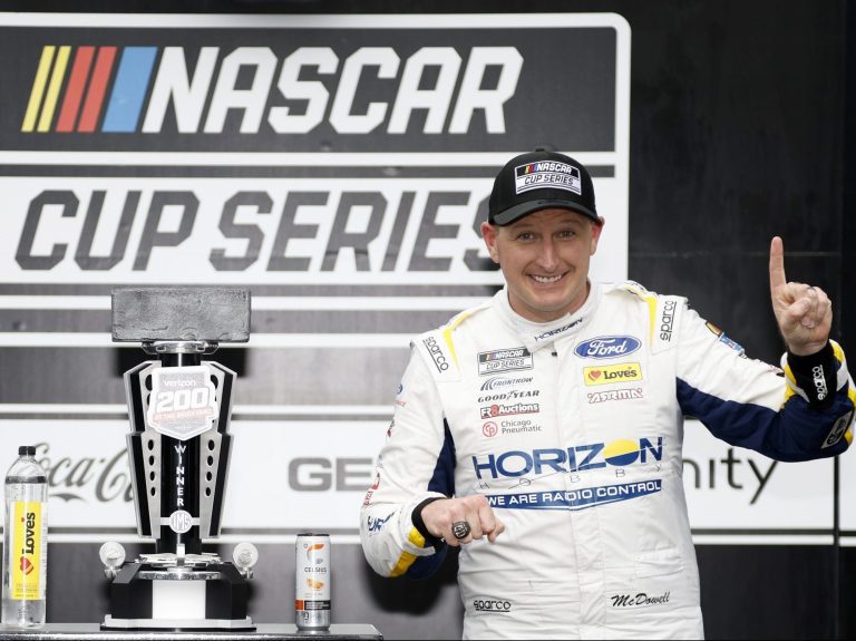 McDowell domine Brickyard 200 pour la 2e victoire du joyau de la couronne NASCAR