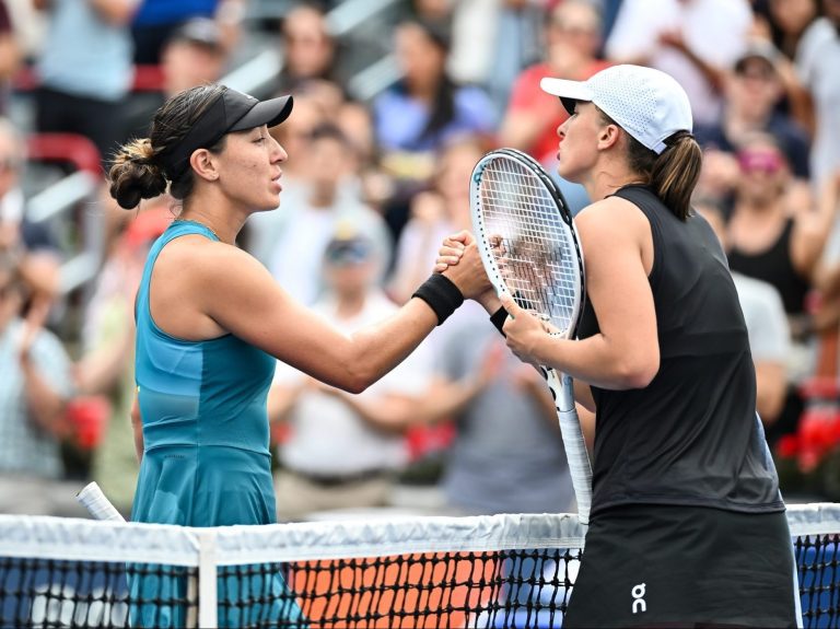 Pegula élimine Swiatek en demi-finale féminine, mais devra attendre son dernier adversaire