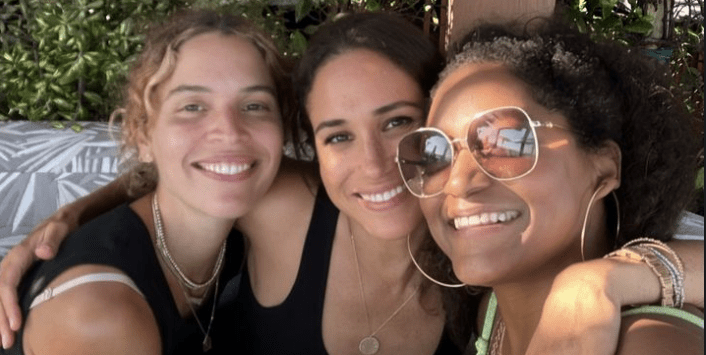 La duchesse Meghan brille dans un rare selfie avec ses copines