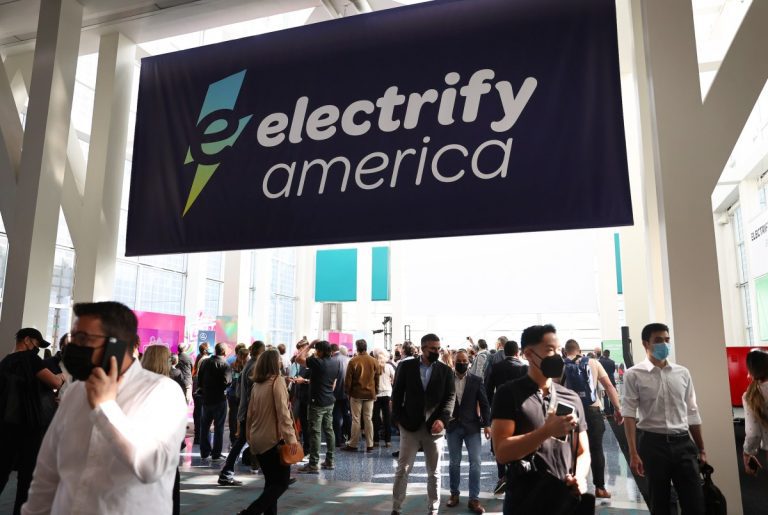 La ferme solaire de 75 MW soutenue par Electrify America démarre ses opérations