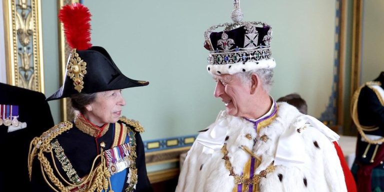 Le roi Charles célèbre l’anniversaire de la princesse Anne avec une photo inédite du couronnement