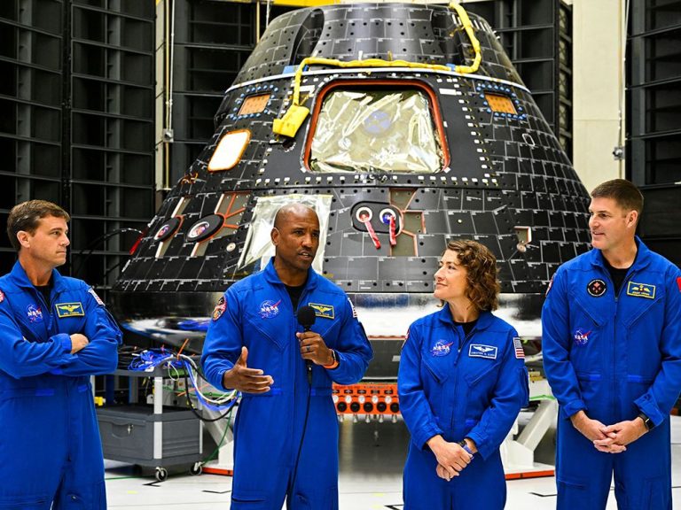 L’astronaute canadien a des «frissons» lors du premier aperçu de la capsule Artemis II qui l’emmènera sur la lune