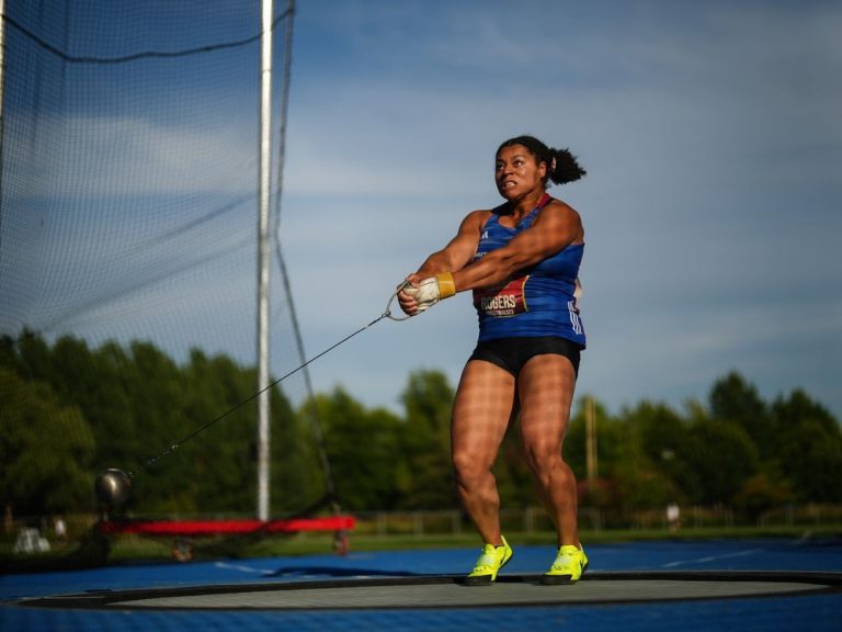 Le lanceur de marteaux canadien Camryn Rogers accepte la pression avec les yeux sur le titre mondial