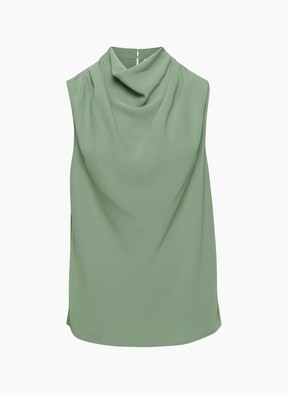 Chemisier à col bénitier Carter, 78 $ chez Aritzia, aritzia.com