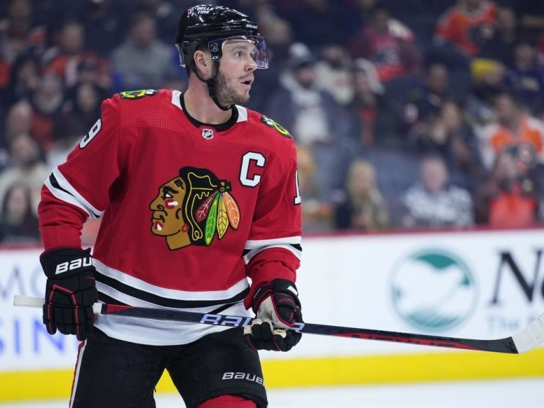 Toews des Blackhawks dit qu’il s’éloigne – mais ne prend pas sa retraite