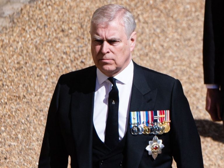 « IL SEMBLE COMME PLUS DE CHOSES VA SORTIR »: le prince Andrew face à des « bombes non explosées » sur les liens avec Jeffrey Epstein