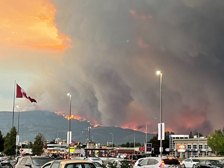 Le gouvernement demande à Meta d’annuler le blocage « imprudent » des nouvelles alors que les incendies de forêt forcent les évacuations