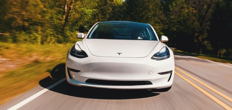 Les conducteurs de Tesla reçoivent un gros coup de main d’iOS 17 – voici comment