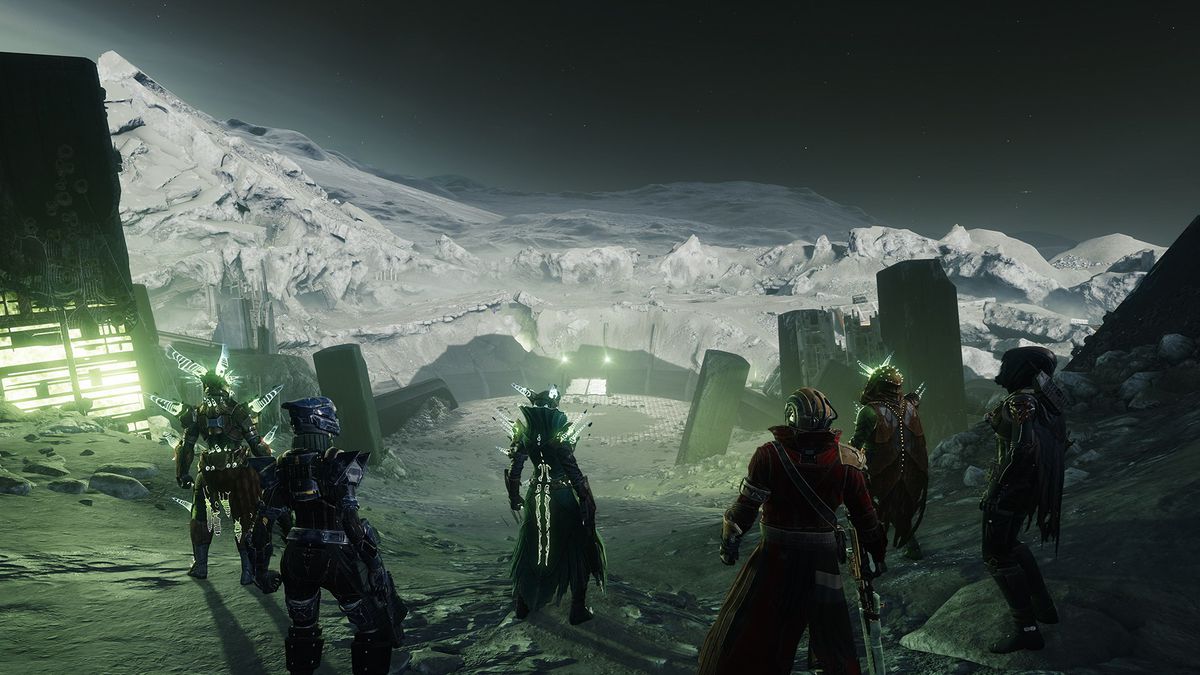 Un groupe de Gardiens se prépare à descendre dans Hellmouth lors du raid Cropta's End de Destiny 2