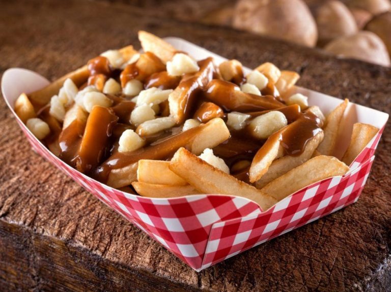 Un emploi de rêve vous paiera pour manger et revoir la poutine