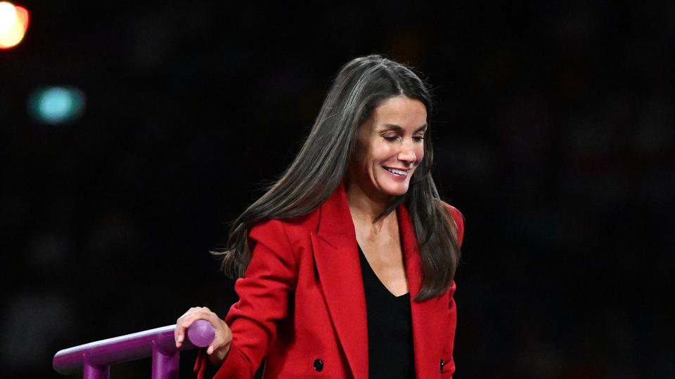 sydney, australie 20 août la reine letizia d'espagne fait des vagues lors de la coupe du monde féminine de la fifa australie nouvelle-zélande 2023 match final entre l'espagne et l'angleterre au stade australien le 20 août 2023 à sydney, australie photo de maryam majdgetty images