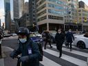 Les navetteurs du soir dans le quartier financier de Toronto. 