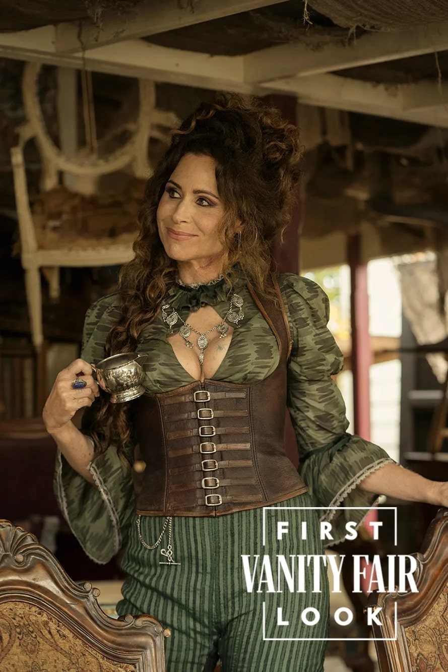 Minnie Driver dans le rôle d'Anne Bonny dans Our Flag Means Death Saison 2.