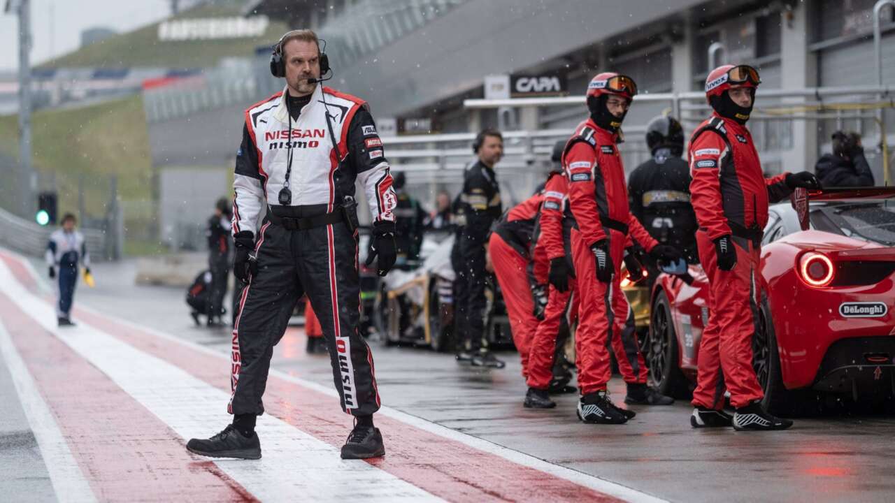 La star de Gran Turismo, David Harbour, voulait « se moquer de moi-même » avec les insultes des joueurs du film
