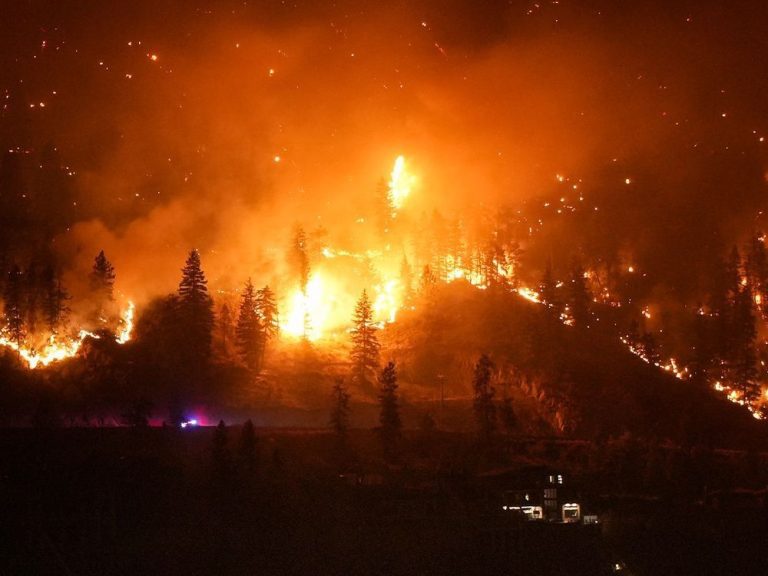 La peur, les mensonges et les théories du complot s’enflamment au milieu des incendies de forêt au Canada