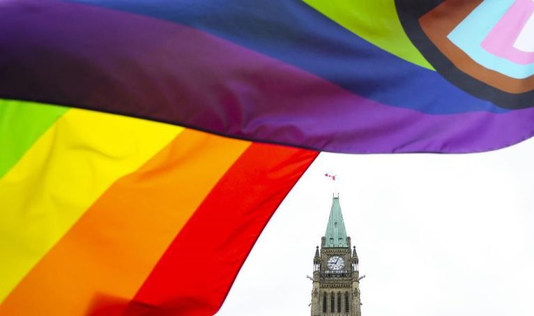 Les défenseurs LGBTQ se préparent à une éventuelle bataille juridique en Saskatchewan concernant les règles sur les pronoms