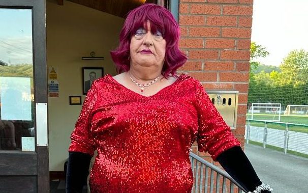 Une drag queen emprisonnée après avoir envoyé des messages sexuels à un « garçon de 14 ans »