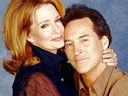 Days of Our Lives met en vedette Deidre Hall dans le rôle du Dr Marlena Evans Black et Drake Hogestyn dans le rôle de John Black.