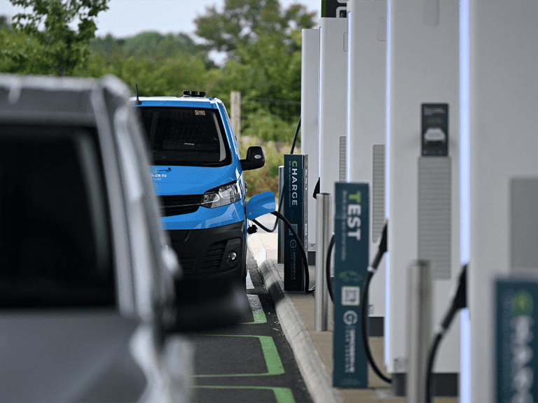 Le Canada parmi les nouveaux pays à franchir un point de bascule crucial qui déclenche l’adoption massive des véhicules électriques