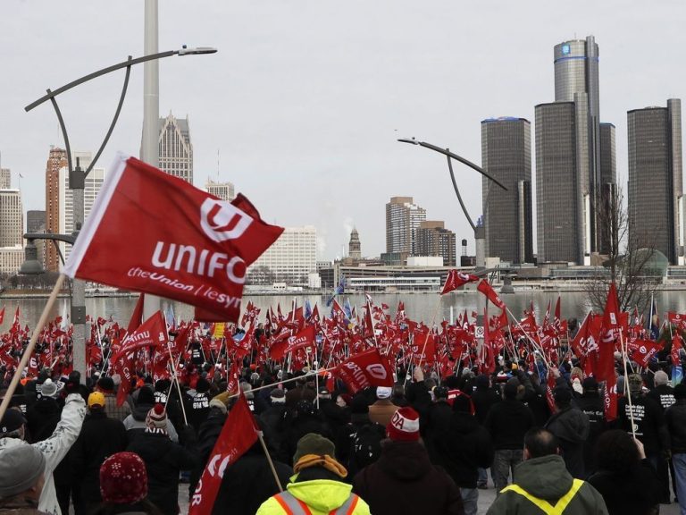 Unifor Détroit Trois travailleurs de l’automobile votent en faveur d’un mandat de grève, à l’image de leur homologue américain