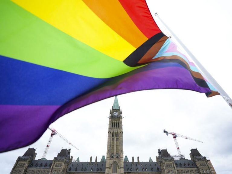 Affaires mondiales Canada publie un avis aux voyageurs LGBTQ+ pour les États-Unis