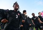 Sam Adekugbe, à gauche, et Richie Laryea, 22 ans, célèbrent la victoire du Canada contre les États-Unis lors des éliminatoires de la Coupe du monde de la FIFA à Hamilton en janvier 2022. Tous deux étaient déçus que l'entraîneur qui les aiderait à se qualifier pour la Coupe du monde, John Herdman, ait a quitté l'équipe nationale pour entraîner le Toronto FC.