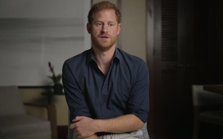 Le retour d’Afghanistan a déclenché le traumatisme de la perte de ma mère, dit le prince Harry