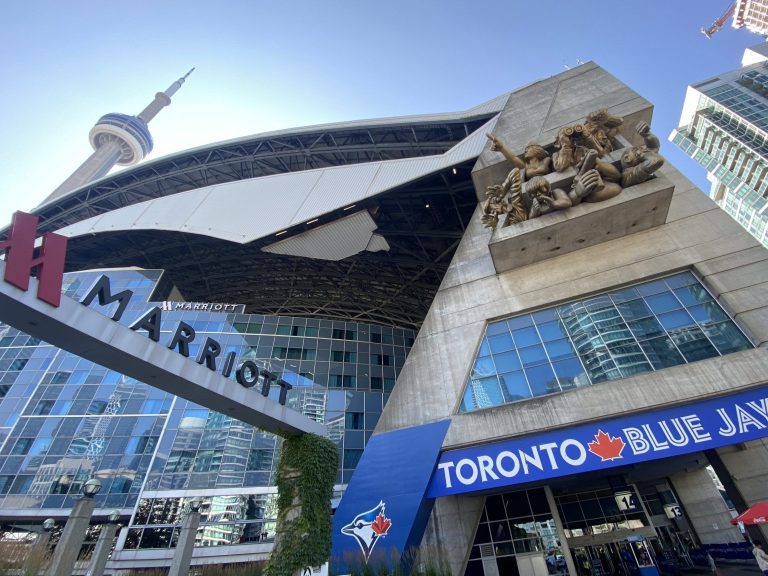 VUE À VOL D’OISEAU : le séjour à l’hôtel Toronto Marriott City Centre constitue un dôme mémorable pour les fans des Blue Jays