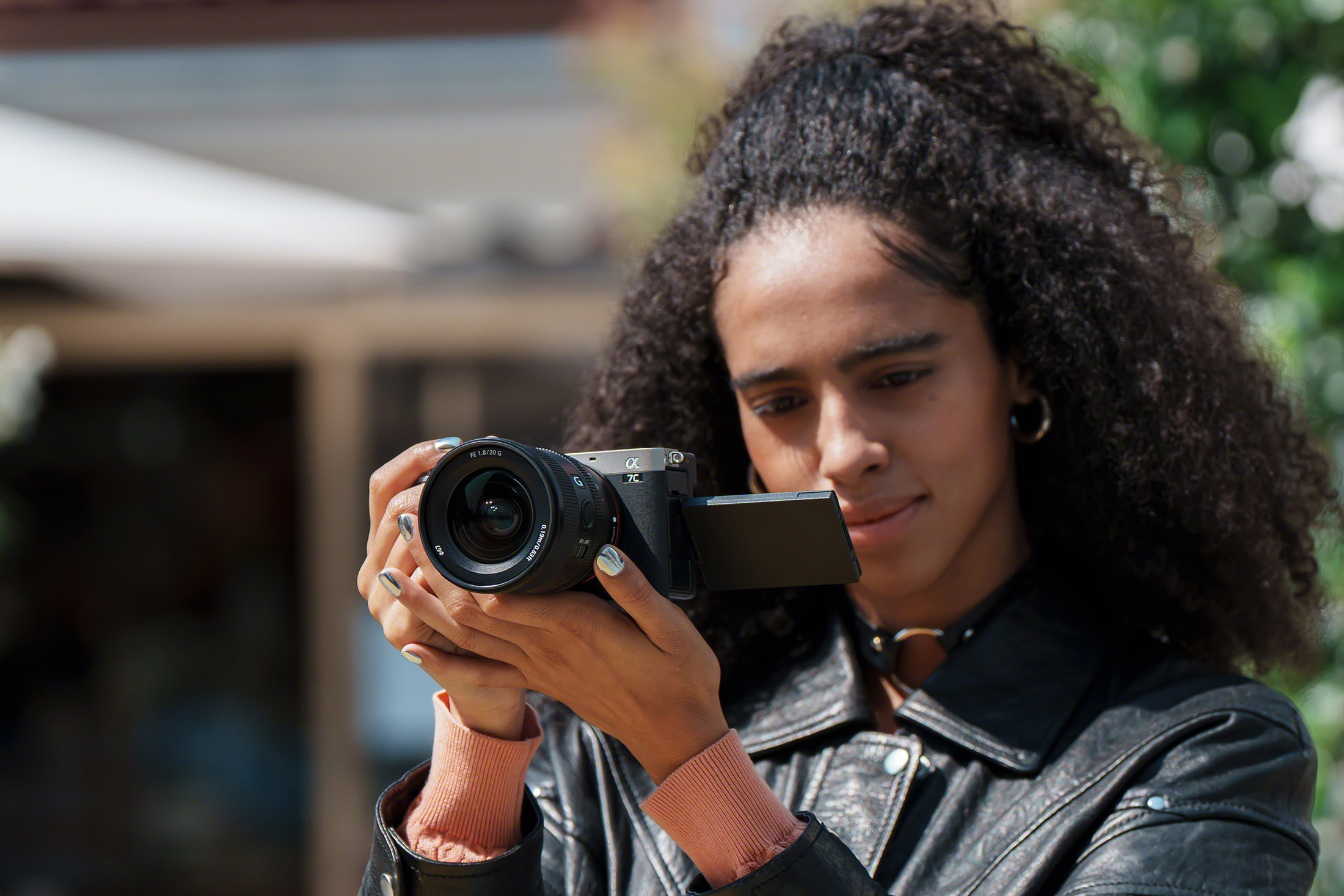 Les deux nouveaux appareils photo de la série A7C de Sony offrent des fonctionnalités haut de gamme à moindre coût