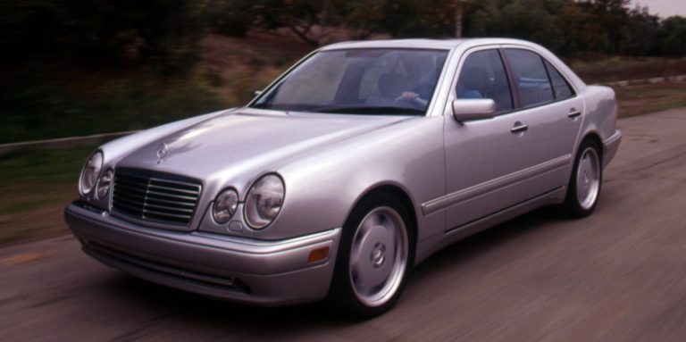 1999 Mercedes E55 AMG fait le twist