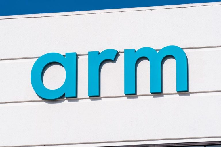 Arm dépose une introduction en bourse sur le Nasdaq et espère expédier un billion de puces