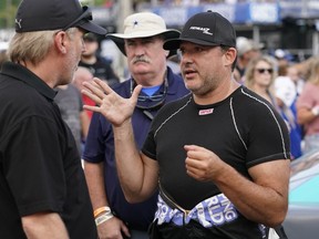 Tony Stewart s'exprime avant une course automobile SRX Series à Nashville, le samedi 17 juillet 2021.