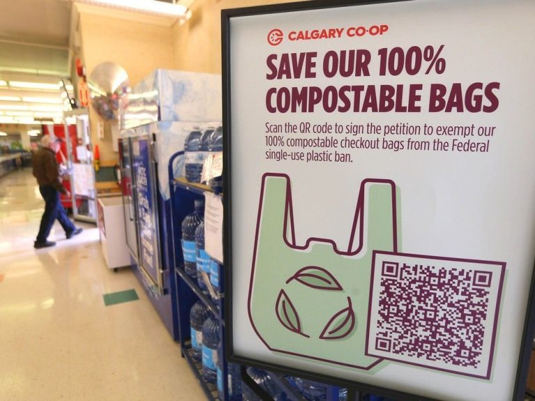 Calgary Co-op lance une pétition pour sauver les sacs compostables