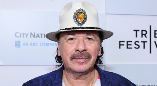 Carlos Santana s'excuse pour ses « commentaires insensibles » sur la communauté transgenre