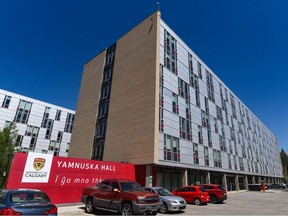 Sur la photo, Yamnushka Hall, l'une des résidences de l'Université de Calgary.  L'Université de Calgary consulte une organisation tierce au sujet de ses besoins et de ses projections en matière de logement, selon un administrateur.