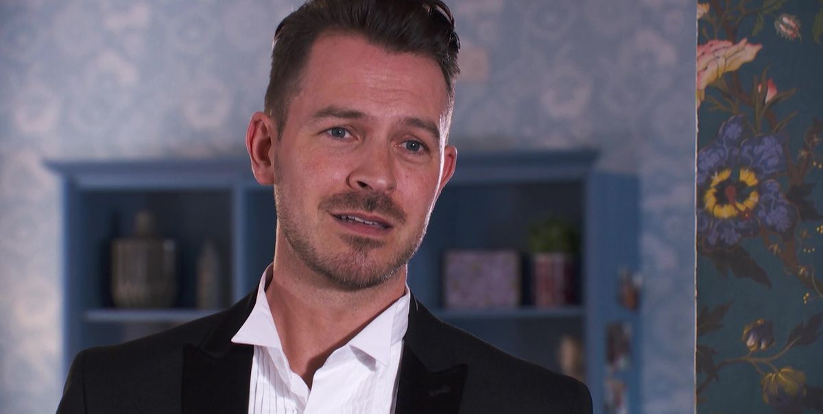 Darren de Hollyoaks surpris dans l'histoire de Charlie
