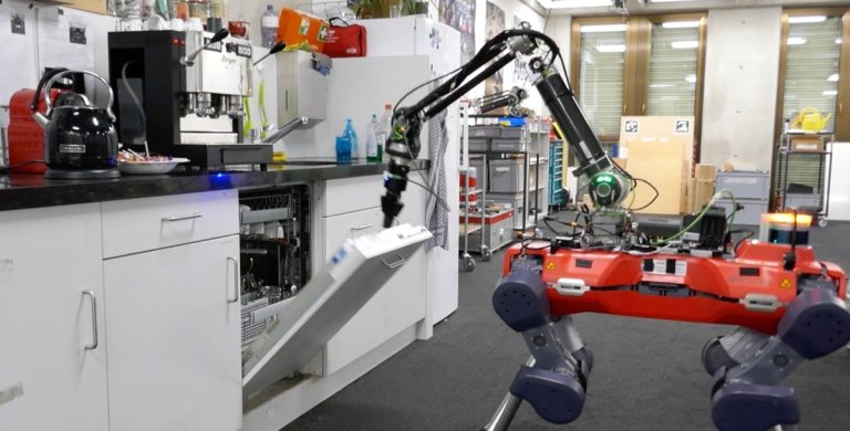 Des chercheurs aident des robots à apprendre à ouvrir les lave-vaisselle et les portes