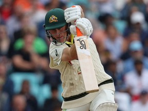 L'Australien Marnus Labuschagne atteint une limite lors de la cinquième journée du cinquième match test de cricket des cendres.