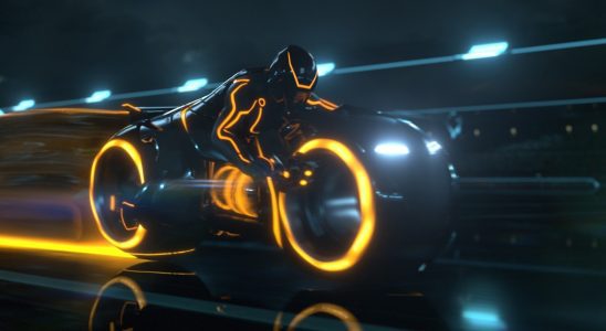 La production de TRON 3 a été officiellement retardée en raison des grèves en cours des scénaristes et des acteurs